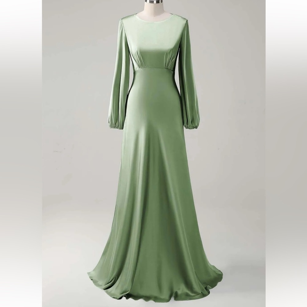 Leely Bridesmaids Formal Dress
Dusty Sage Green Long Sleeve Maxi
Size 8